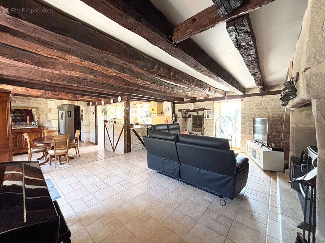Maison plain-pied en pierres à Cressenssac 5 chambres 185.32 m2 - photo 11
