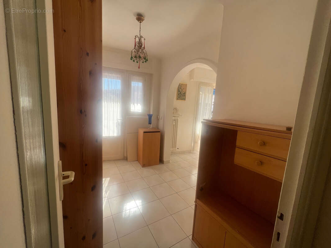 EXCLUSIVITE- BAISSE DE PRIX-Bel emplacement pour ce T3 de 77m2 avec vue dégagée sur Tennis Club de Menton-Balc - photo 11
