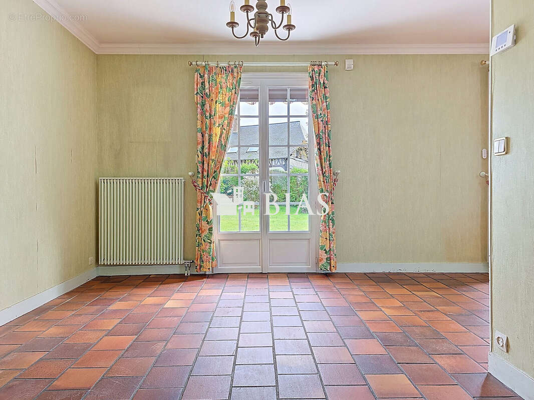 Maison à SAINT-PIERRE-DE-VARENGEVILLE