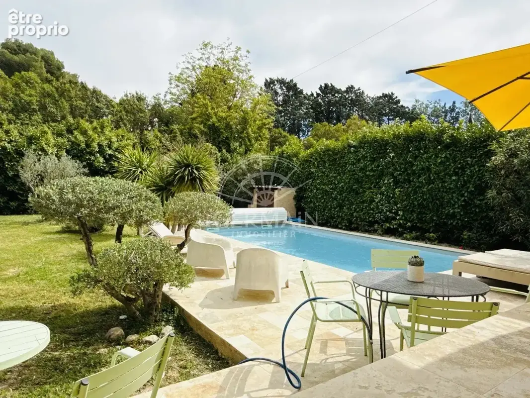 L'Isle-sur-la-Sorgue, à vendre, charmante maison de 105 m² avec piscine et deux garages sur un terrain clos de 1000 m². - photo 2