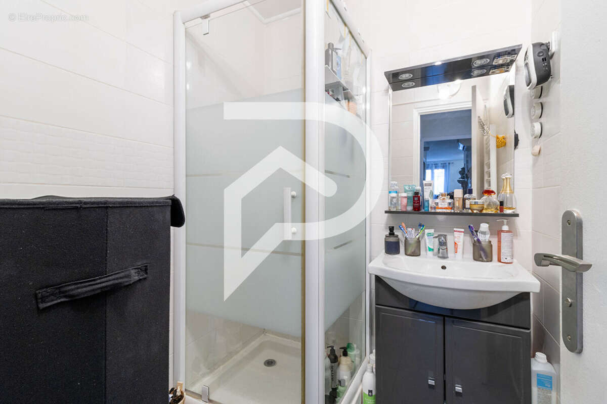 Appartement à MARSEILLE-4E