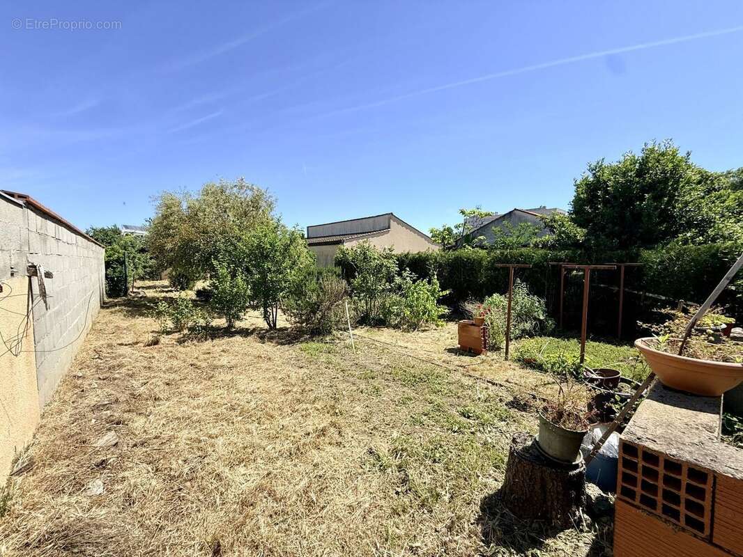 Terrain à bâtir de 300 m² à TOULOUSE - 31300 (31) - photo 2