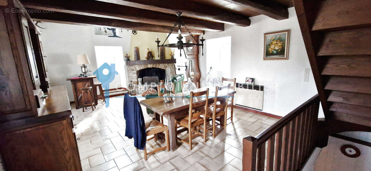 Maison à LE COLLET-DE-DEZE