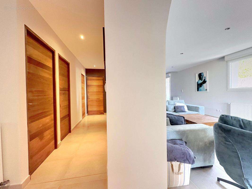 À vendre – Gevrey-Chambertin  Maison familiale entièrement rénovée de 182 m² 5 chambres - photo 10