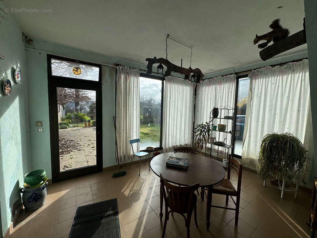 Commerce à BEAUZELLE