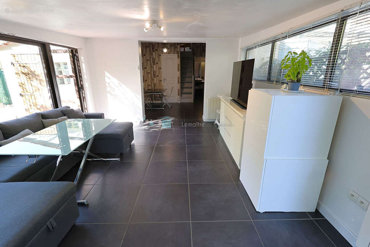 Maison à SAINT-CEZAIRE-SUR-SIAGNE