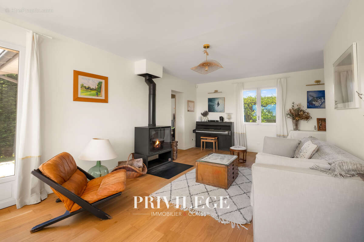 Maison à SAINT-GENIS-LES-OLLIERES