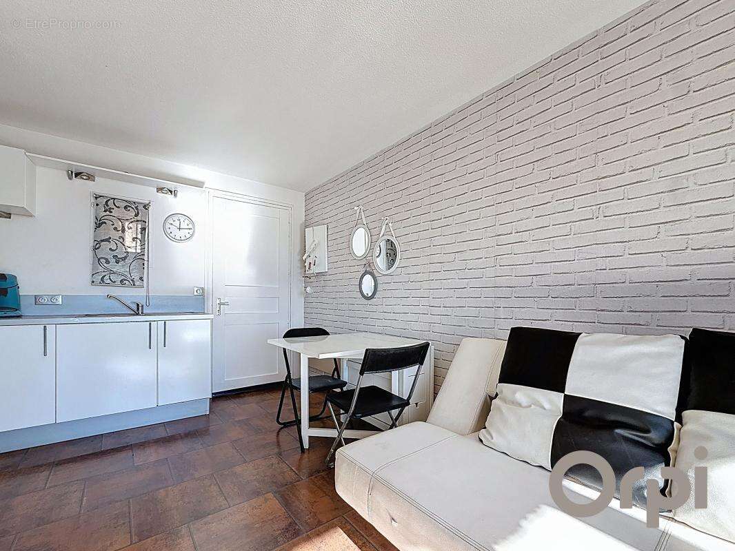 Appartement à ROQUEBRUNE-SUR-ARGENS