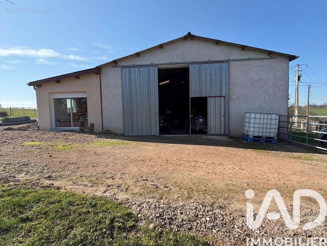 Photo 2 - Terrain à URBISE