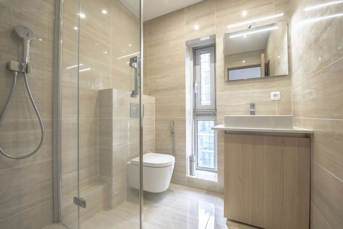 Appartement à COURBEVOIE