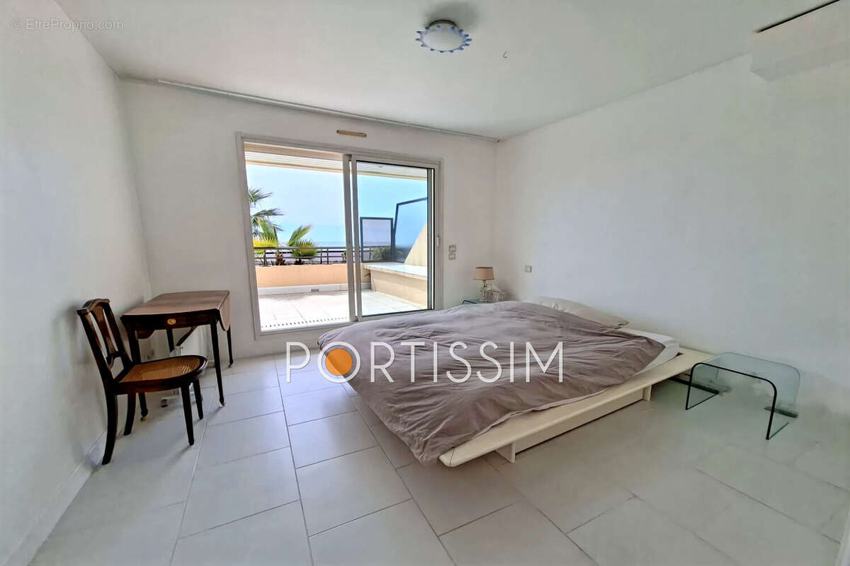Appartement à SAINT-LAURENT-DU-VAR