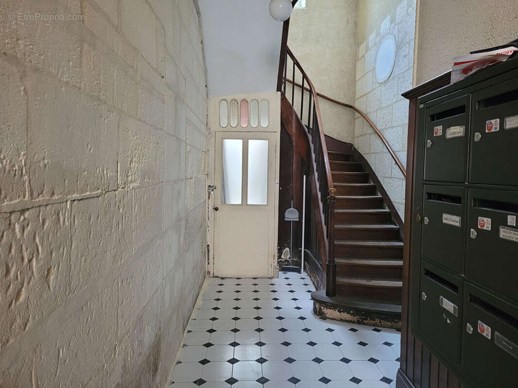 ROCHEFORT hyper centre - appartement lumineux de 76 m² de type 3 - cave privative - local à vélo - photo 16