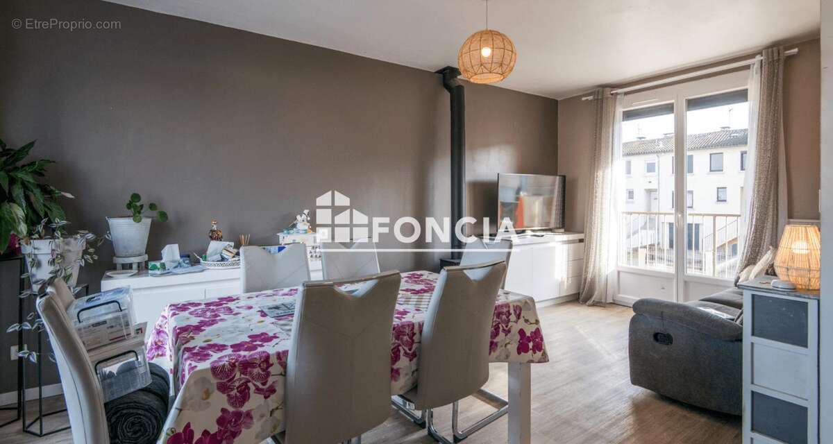 Maison à ONET-LE-CHATEAU