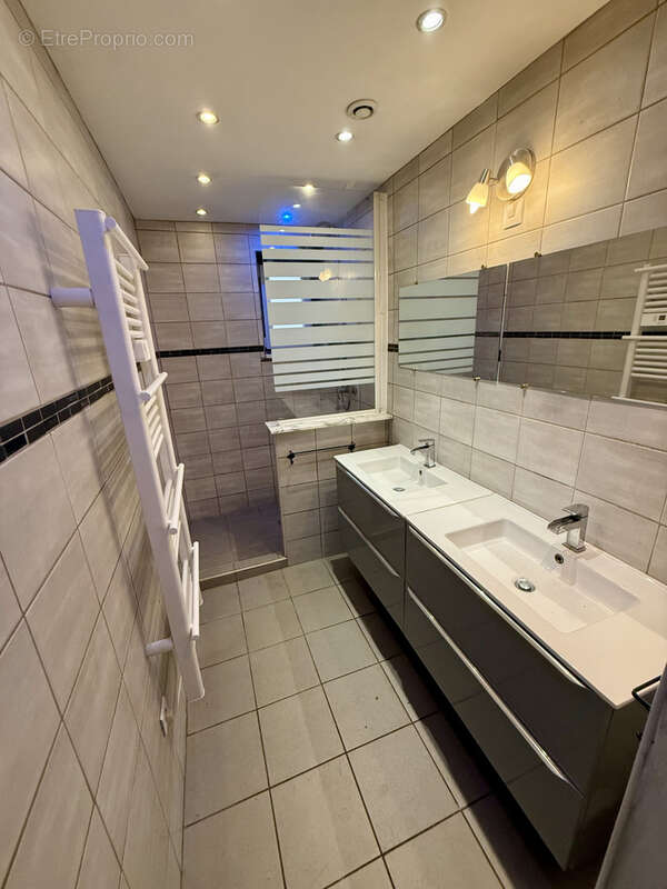 Maison à VIVIERS-SUR-CHIERS