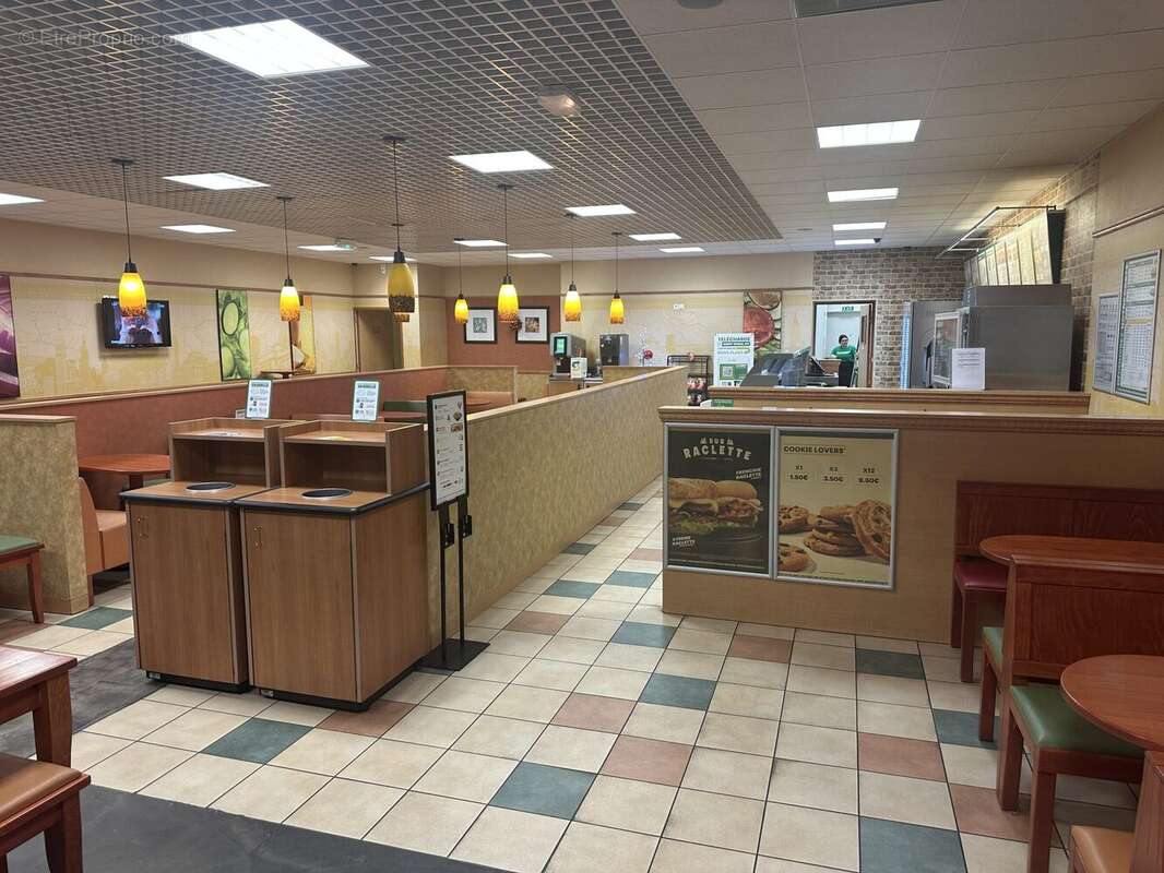 Autre à PONT-SAINTE-MARIE