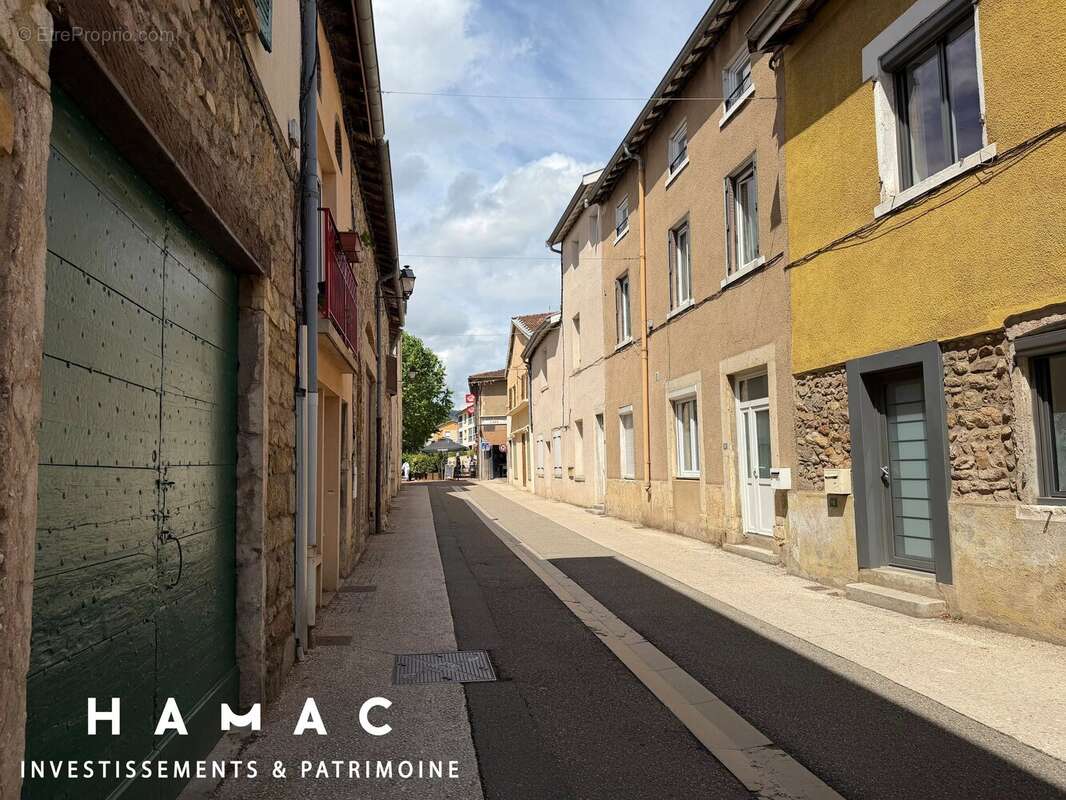 Appartement à GREZIEU-LA-VARENNE