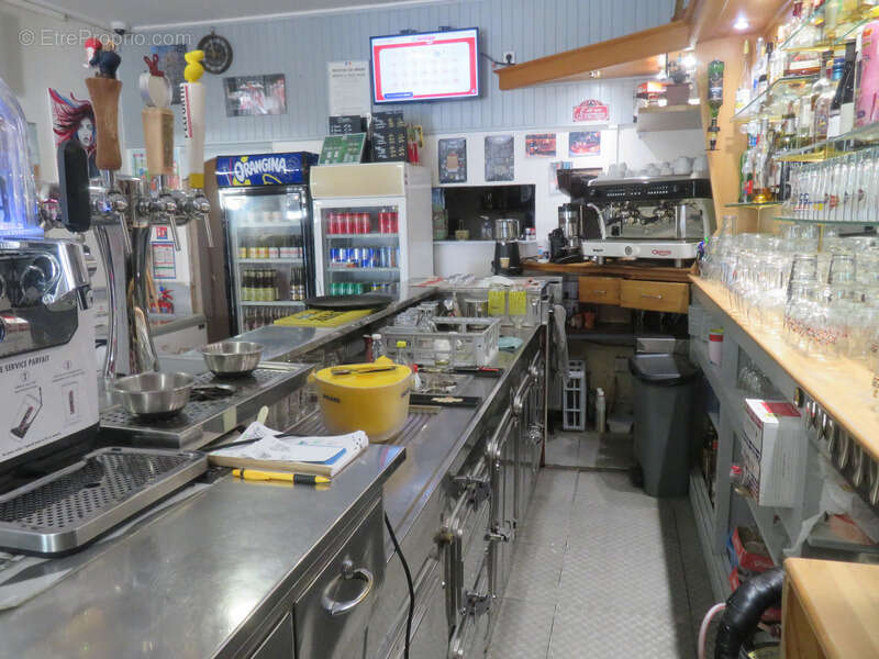 Commerce à THOARD