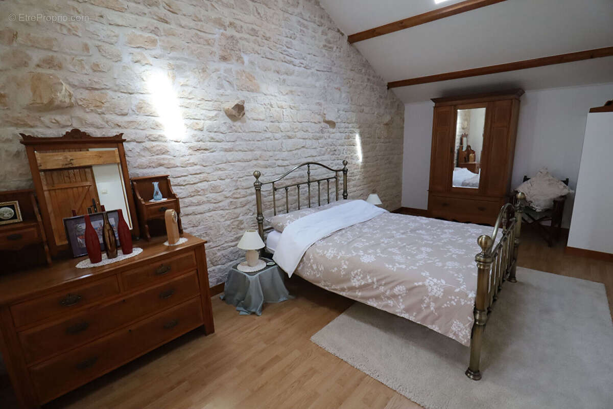 Maison de village rénovée  3 chambres avec salle d'eau privative  Village recherché - photo 7