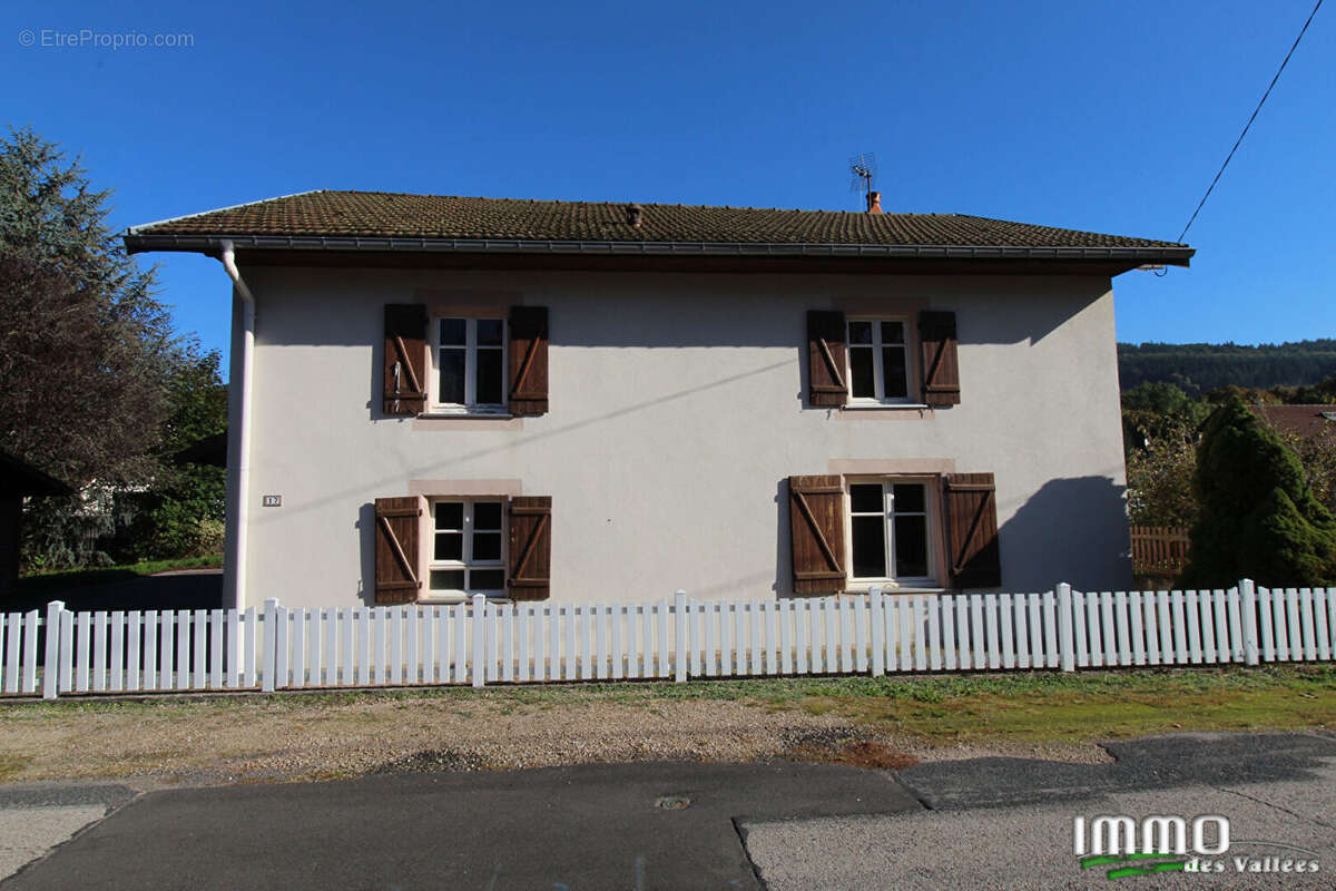 Maison à GRANGES-SUR-VOLOGNE