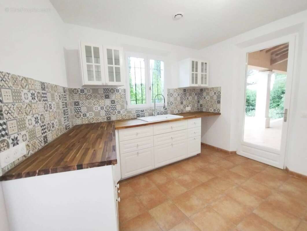 Maison à ROQUEBRUNE-SUR-ARGENS