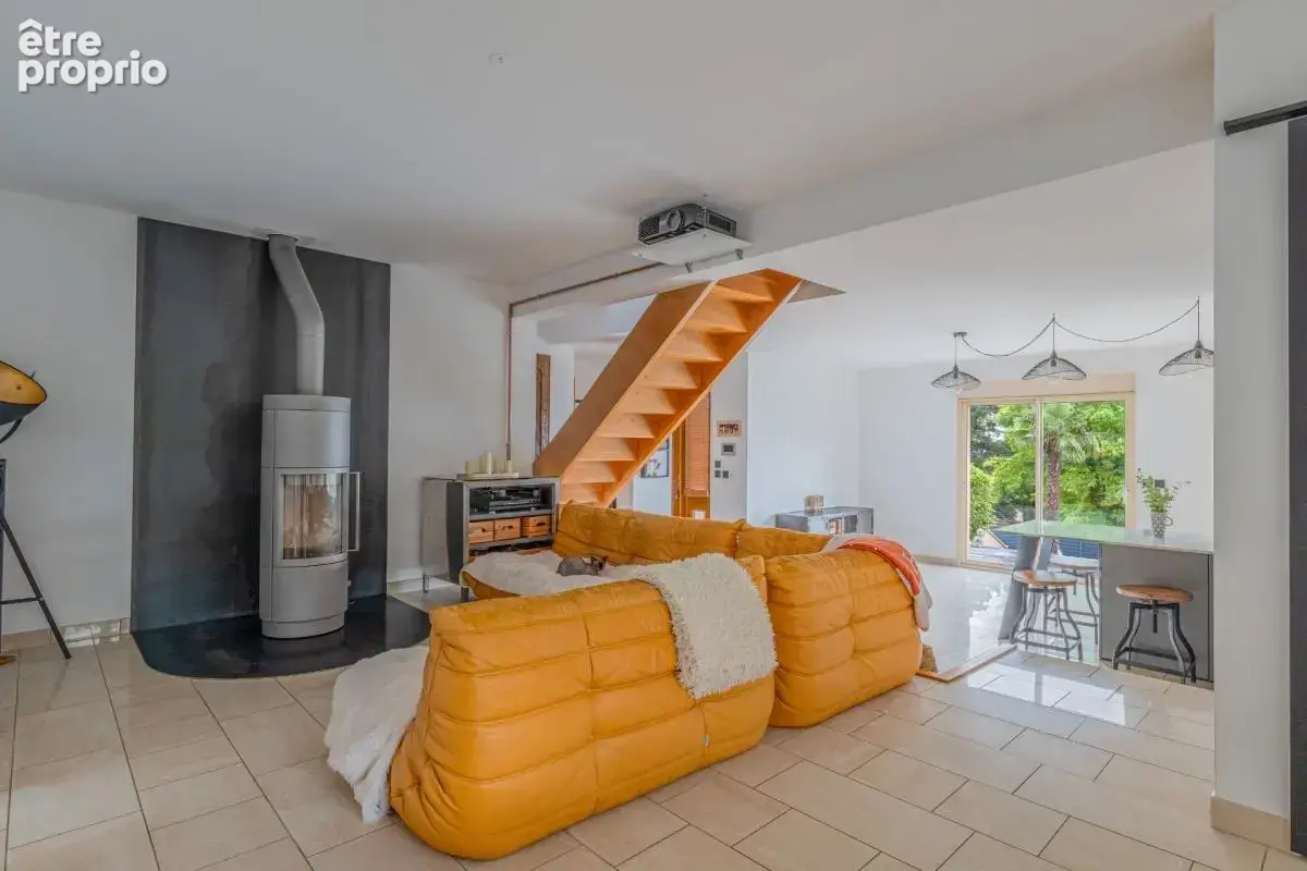 69110 saint foy les lyon - maison + appartement - piscine - garage - jardin - vue panoramique - proche des commodites - calme - photo 7