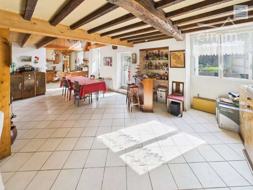 Maison à BOURG-DES-COMPTES