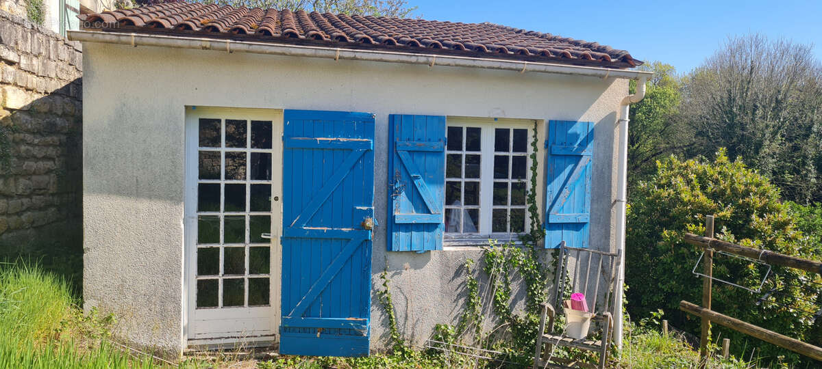 Terrain à CRAZANNES