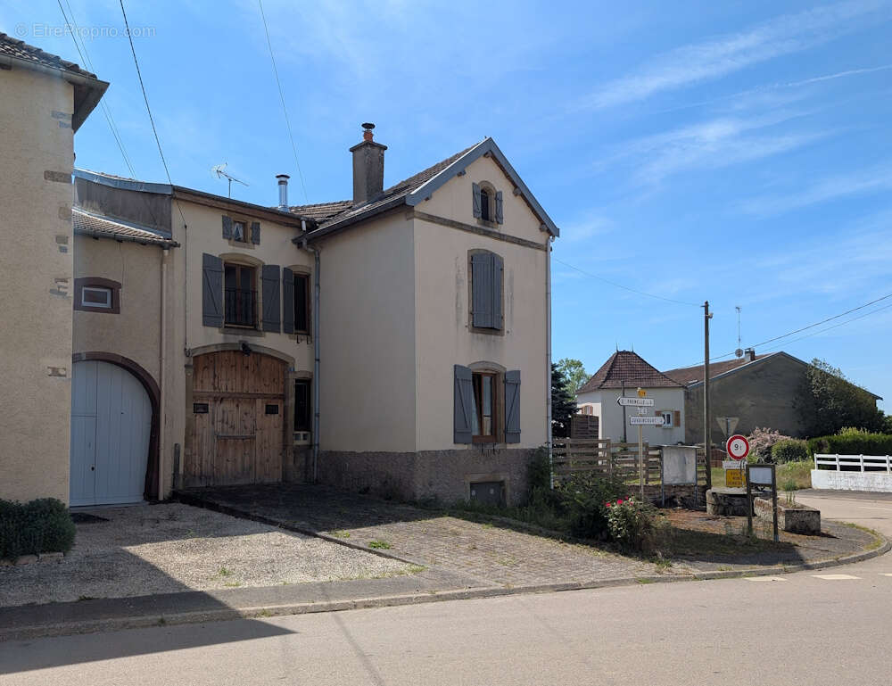 Maison à MIRECOURT