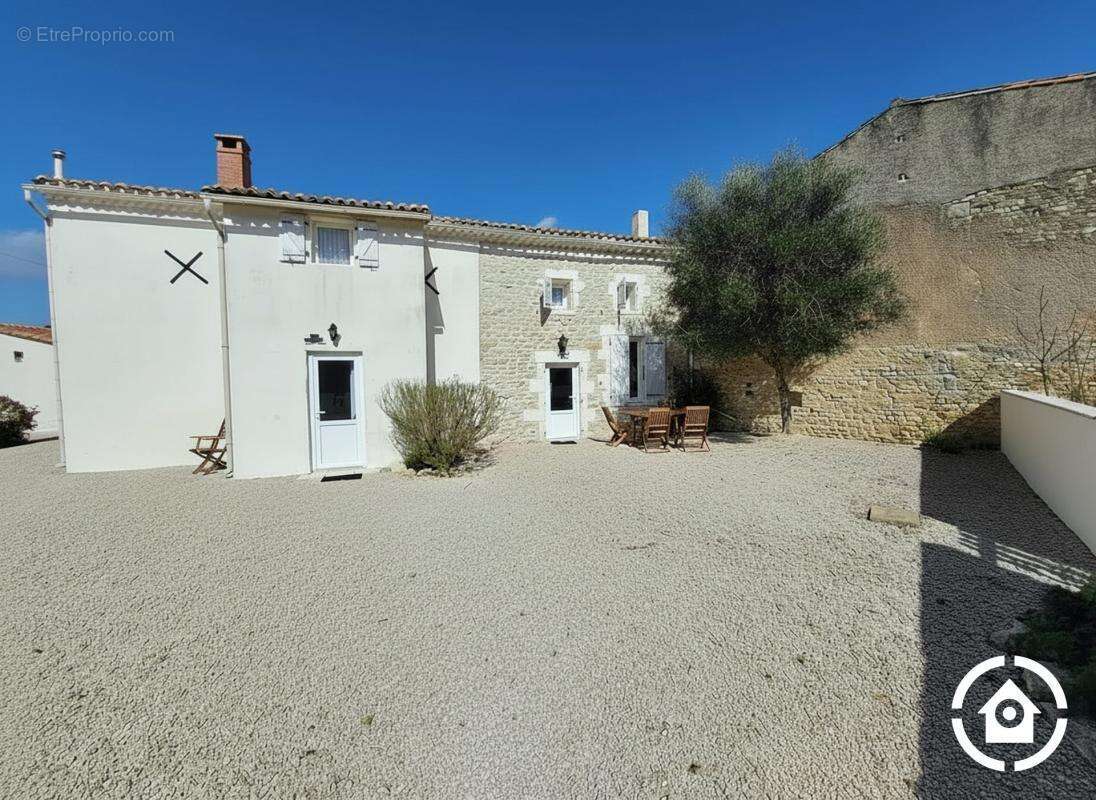 Maison à LE GICQ