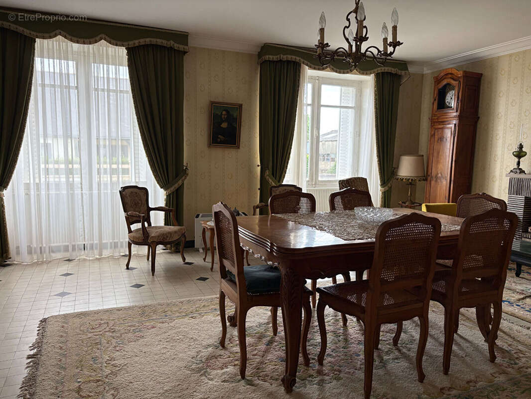 Maison familiale de 250 m² habitables sur un terrain de 1 300 m² - photo 3