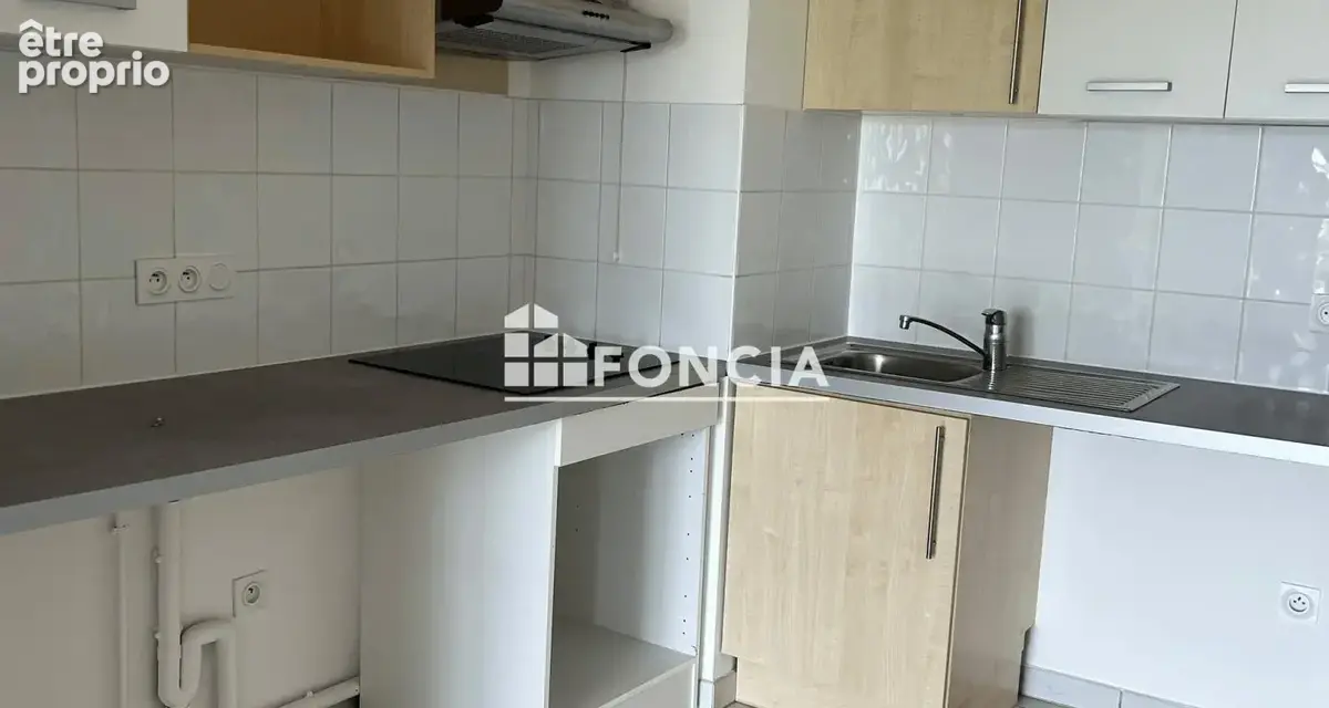Découvre cet agréable T2, situé au 3e étage avec ascenseur, offrant une vue dégagée et un cadre pratique - photo 3