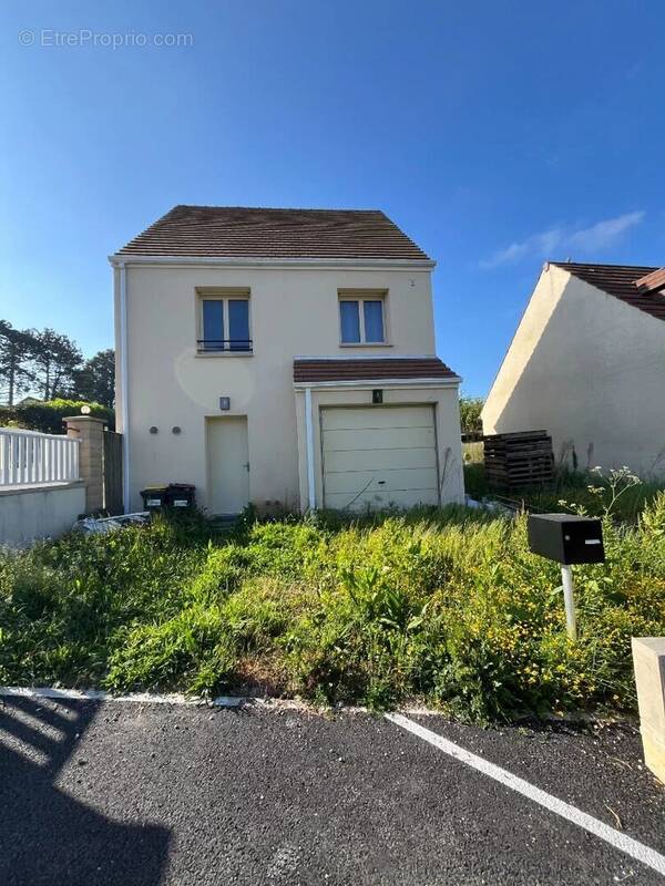 Maison à MONDONVILLE-SAINT-JEAN