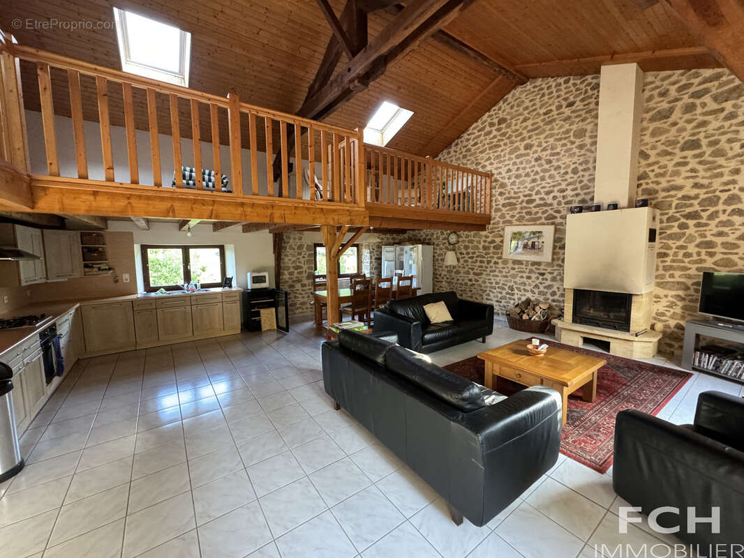 Maison en pierres avec grange et piscine - photo 9