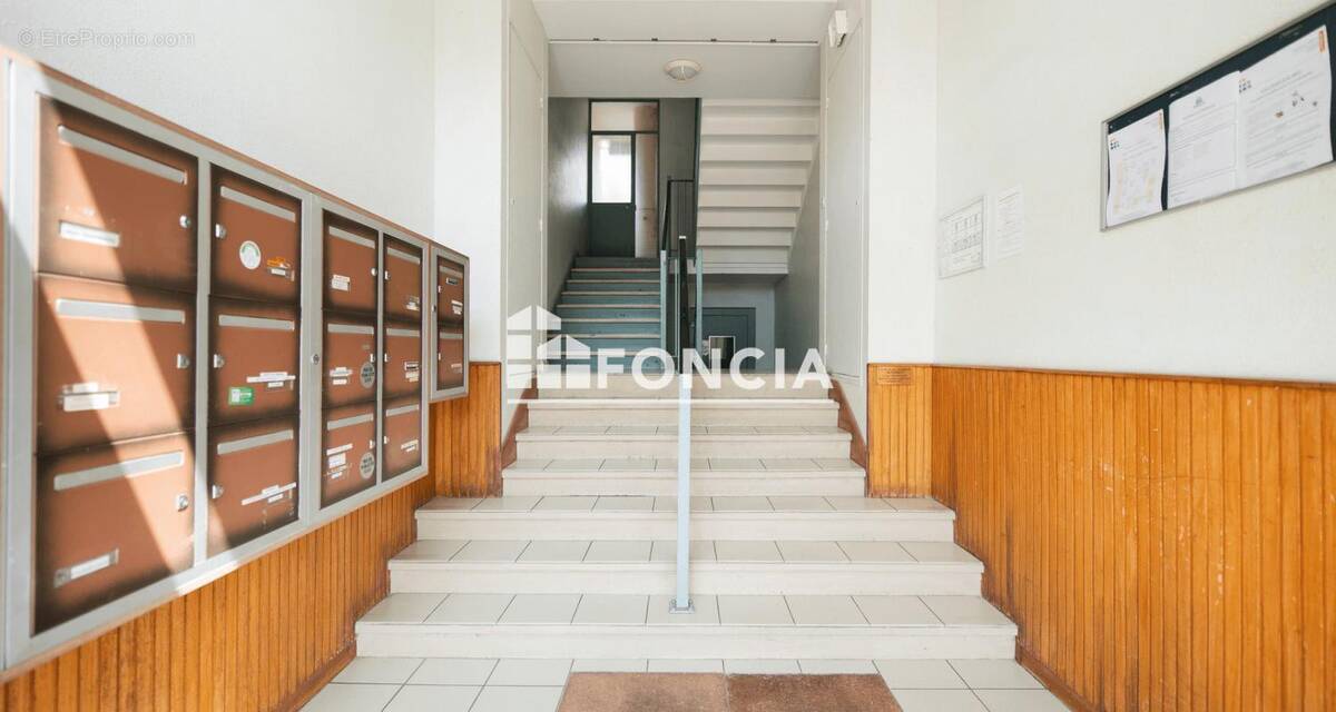 Appartement à LA CHAPELLE-SAINT-MESMIN