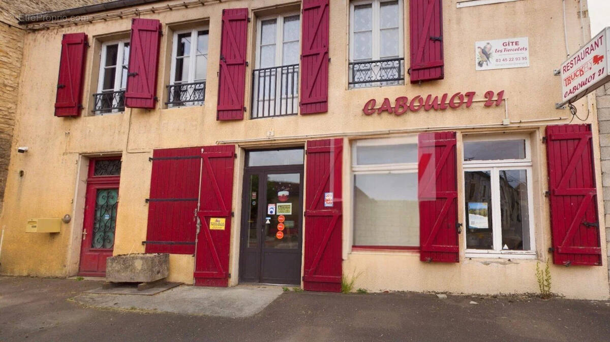 Maison à COULMIER-LE-SEC