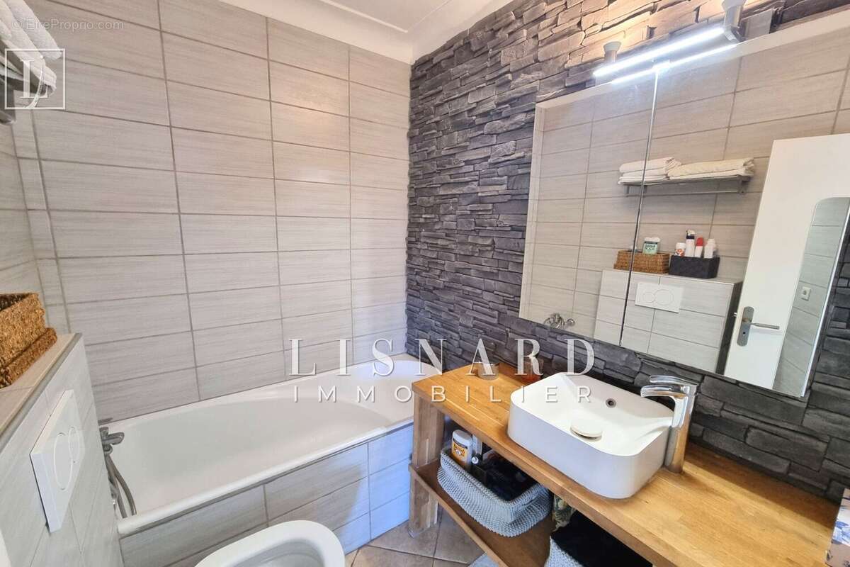 Appartement à VALLAURIS