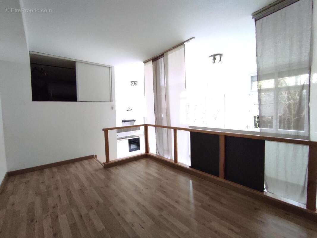   - Appartement à VILLEURBANNE