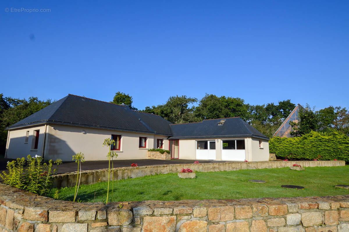 Maison à SAINT-THONAN