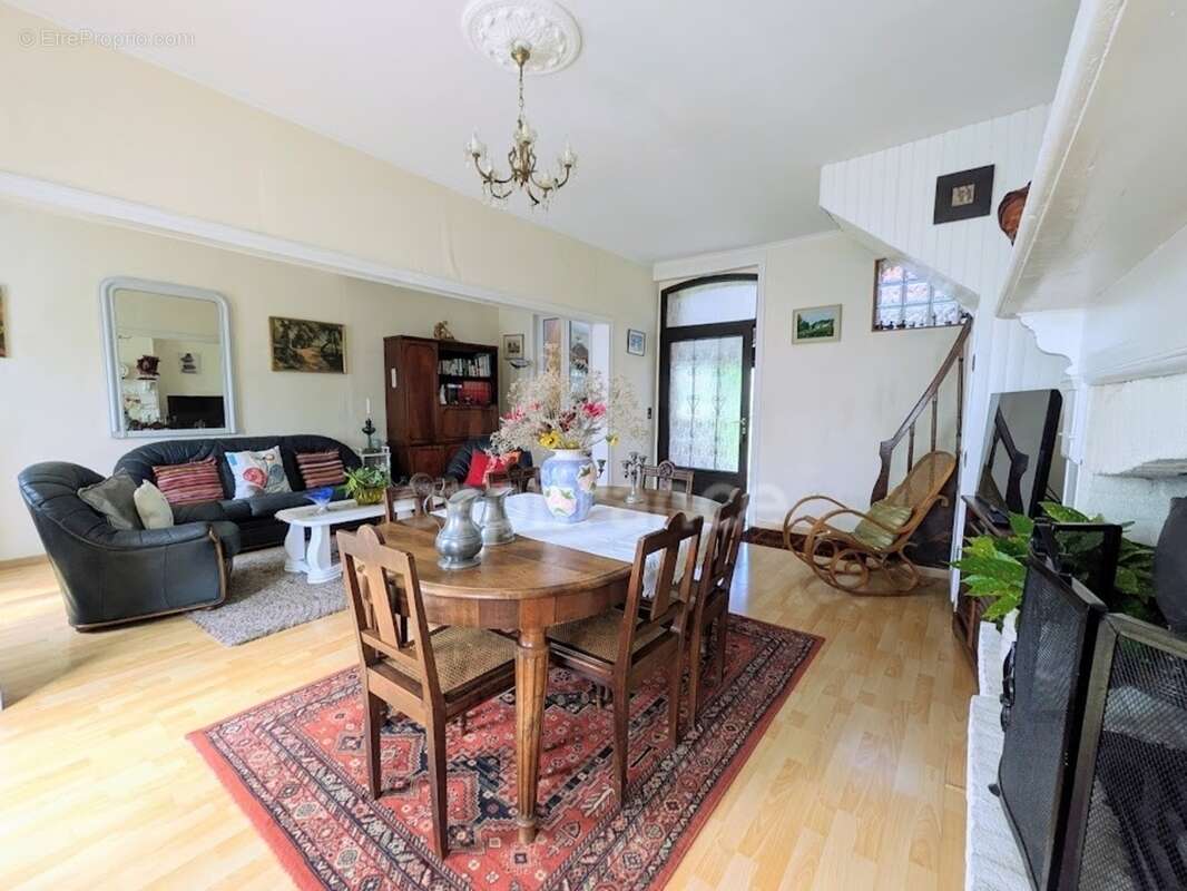 Exclusivité : Elégante maison bourgeoise de caractère de 81m2 avec dépendances et jardin clos, terrain de 698m2 - Secteur AUMALE - photo 4