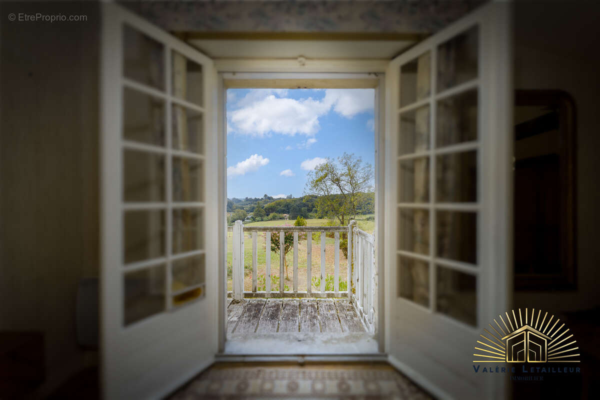 Maison de charme 358m2 habitables sur une parcelle de 10 000 m2 avec vue dégagée - photo 16