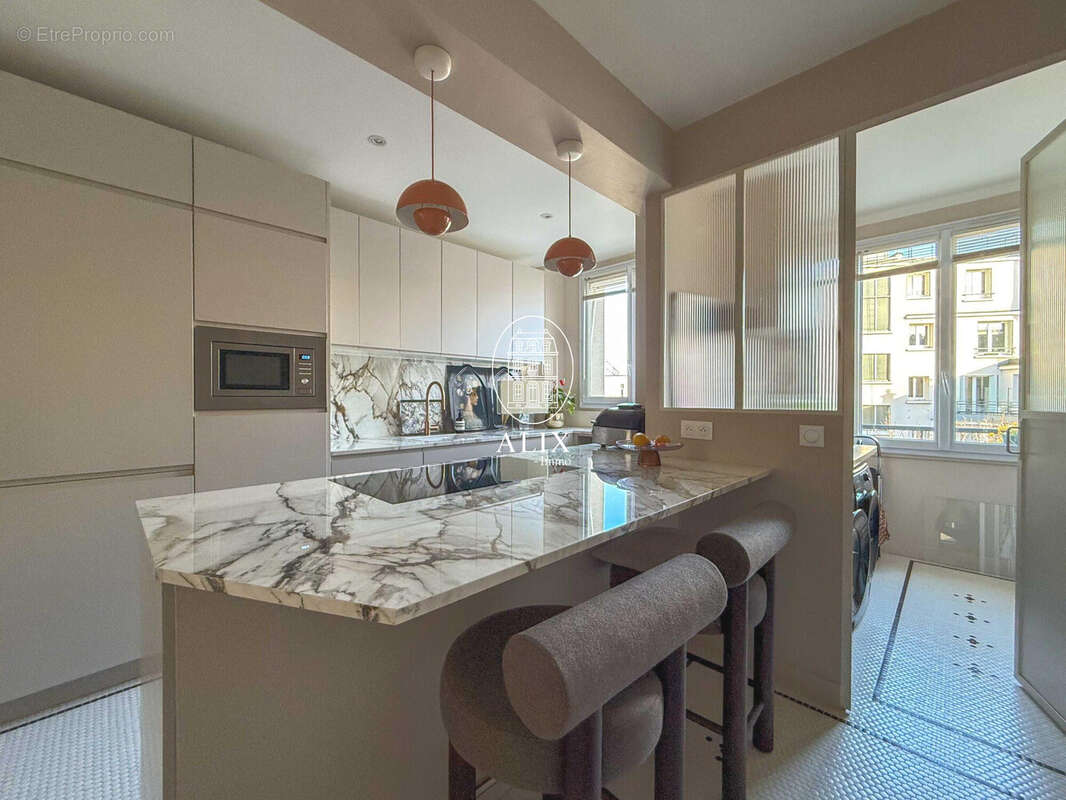 Appartement à PARIS-16E