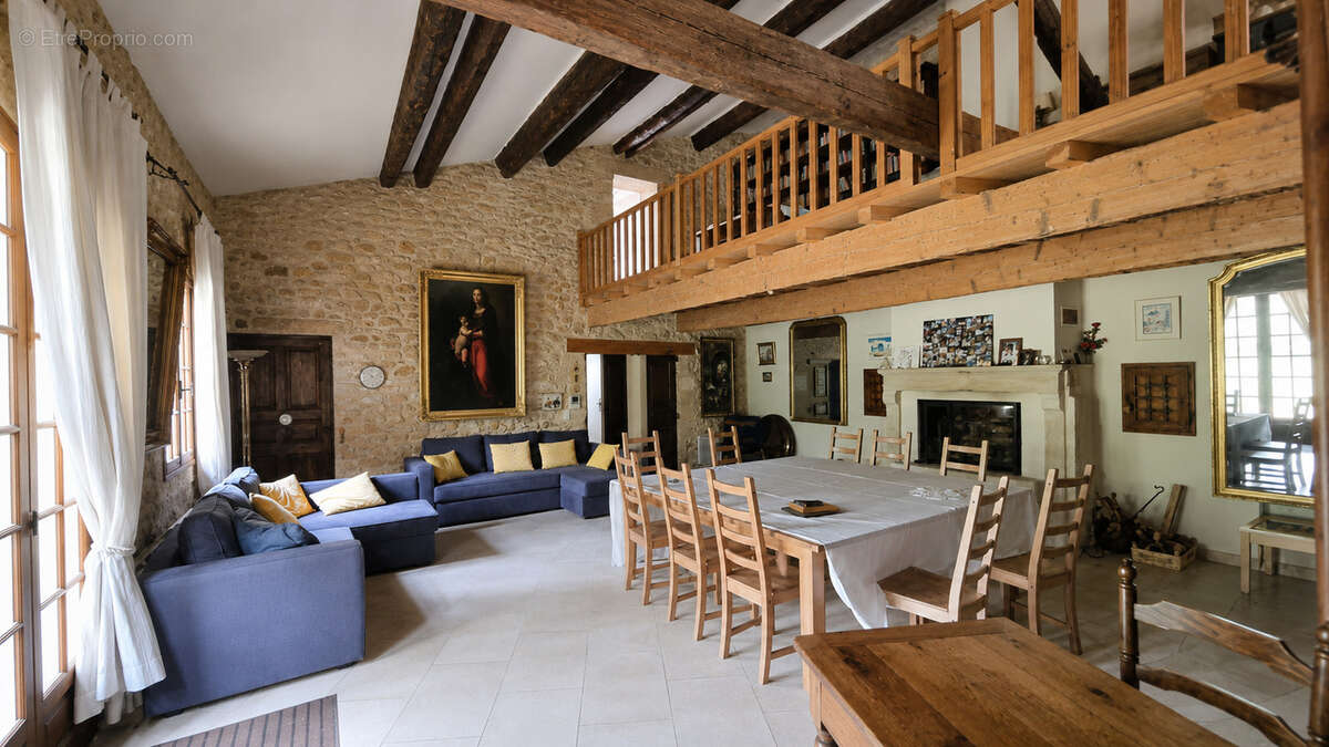 Ensemble immobilier de 281 m2 habitables et 740 m2 de bâtiments annexes - photo 4