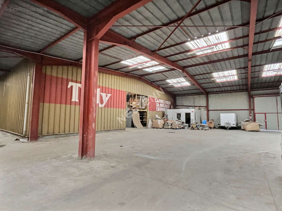 Entrepôt/local industriel 400 m² .Proche Zone Leclerc Betting - photo 2