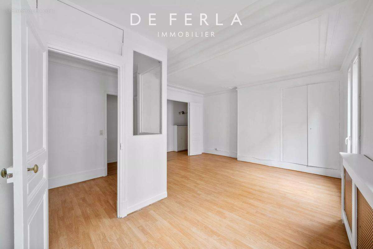 Appartement à PARIS-14E