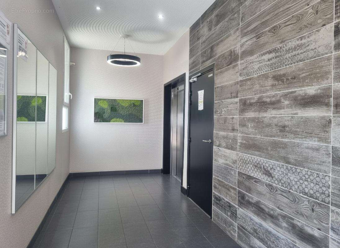 Appartement à BEAUZELLE