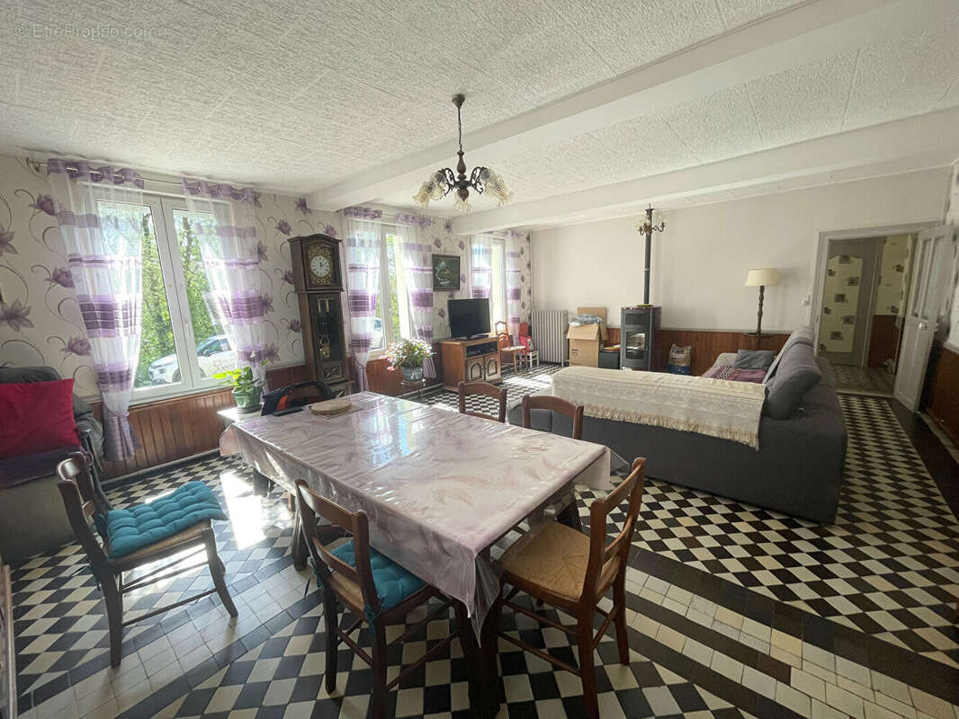 Maison à FLAVIGNY-LE-GRAND-ET-BEAURAIN