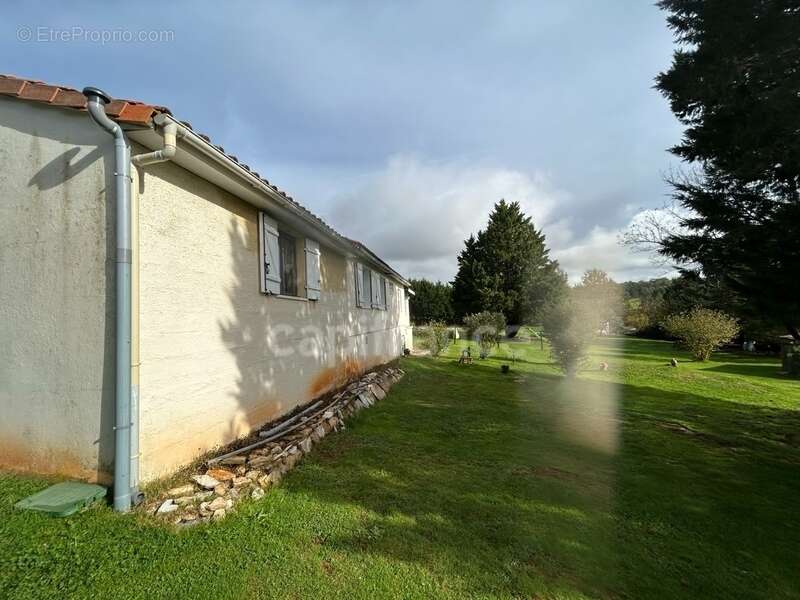 Maison à SAINT-JORY-LAS-BLOUX