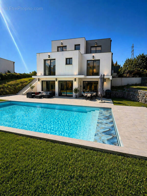 Maison à SAINT-CERGUES