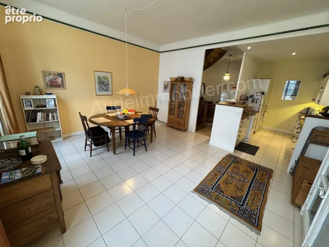 Grande maison de ville avec garage et dépendance - photo 3