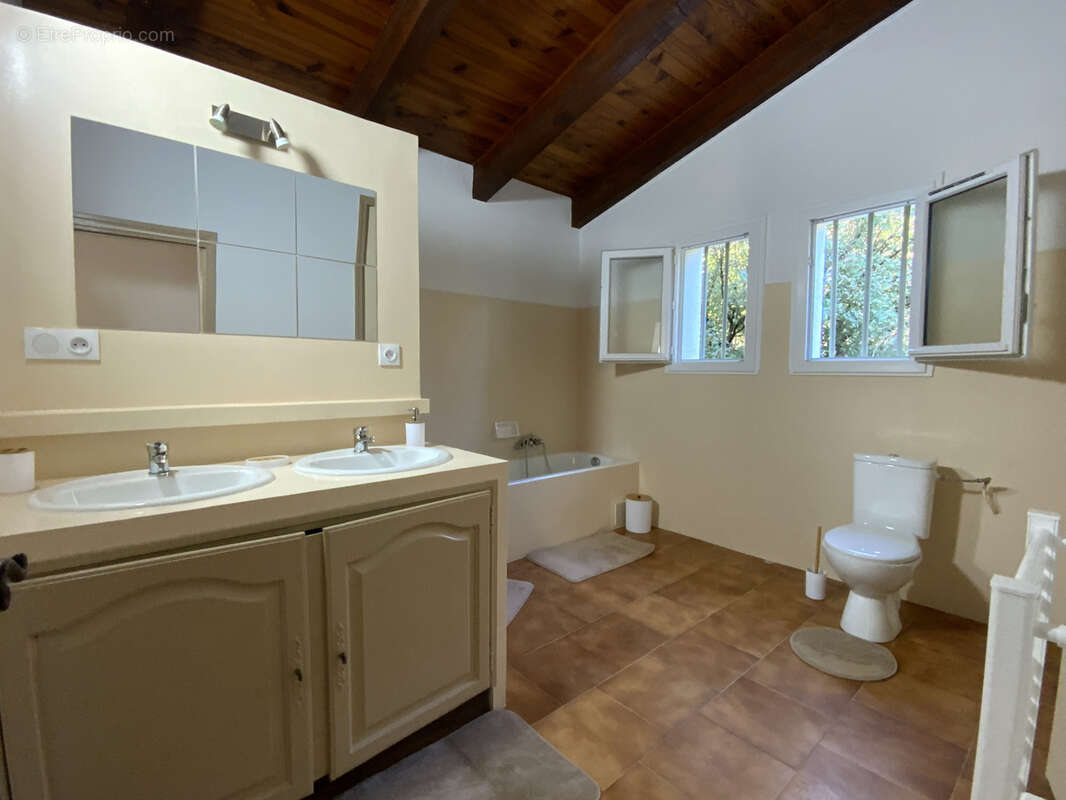Charmante villa avec vue et terrain arboré. - photo 3
